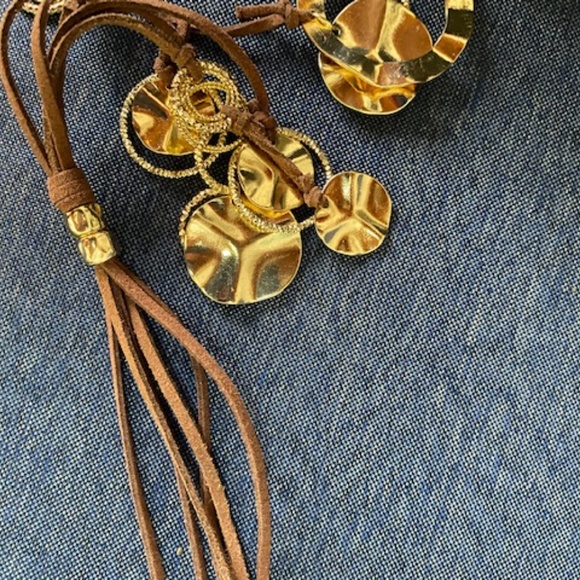 Leather and gold adjustable necklace - Picture 2 of 4